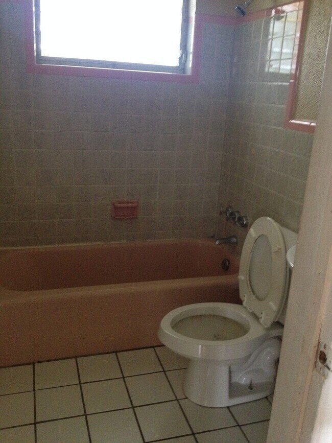 Foto del edificio - Large 4 -2 house in sw area ! Off Davie blvd