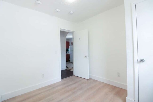 Foto del edificio - Available now! Bedroom For Rent In Shared Home (shared kitchen and 2 baths)