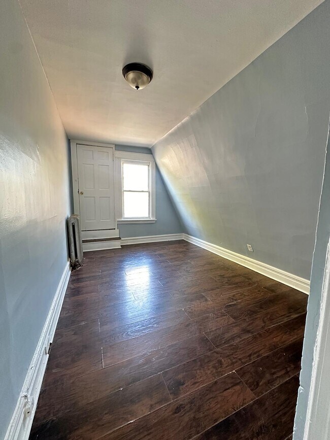 Building Photo - 903 Hunterdon St