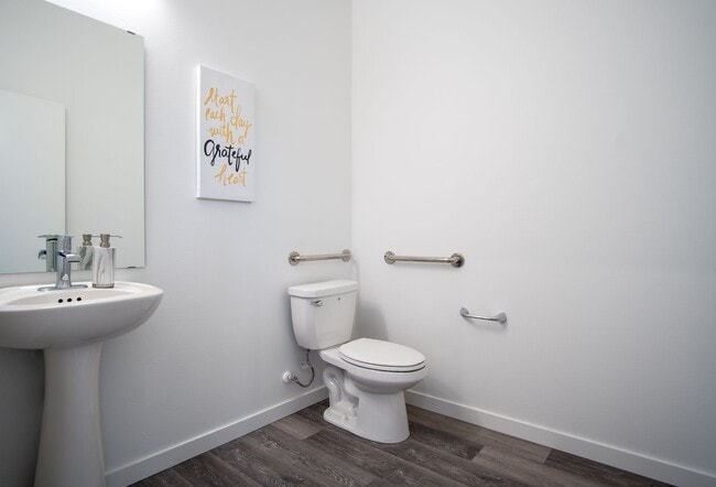 Building Photo - Modern 3BR/2BA Townhouse with Rooftop Views in Yesler Terrace