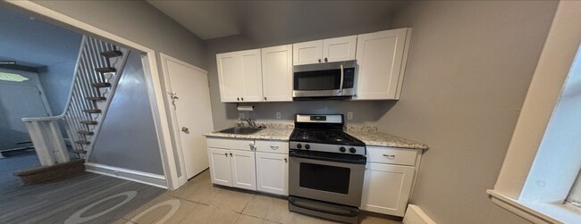 Building Photo - Updated 3BR South Philly Row: Move-In Ready