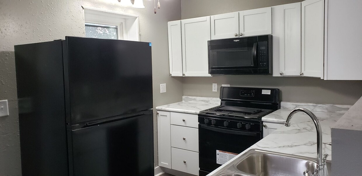 Primary Photo - 5 bedroom 3 bath home
