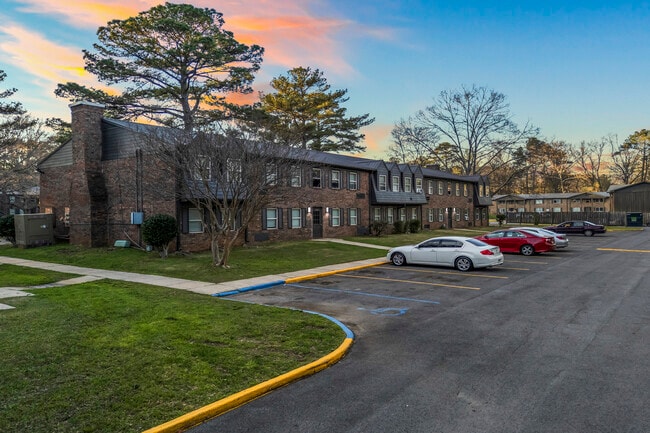 Building Photo - Pineview