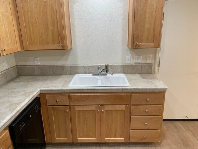 Foto del edificio - 3058 Bright St