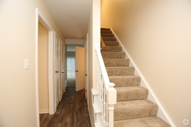 Foyer - 3BR, 1.5BA - 1,000 SF - The Wexner - Georgetown