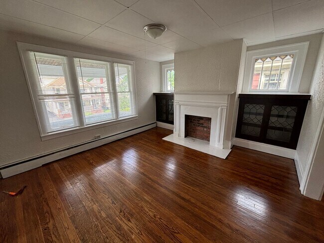 Foto del edificio - 128-130 Mildred Ave.