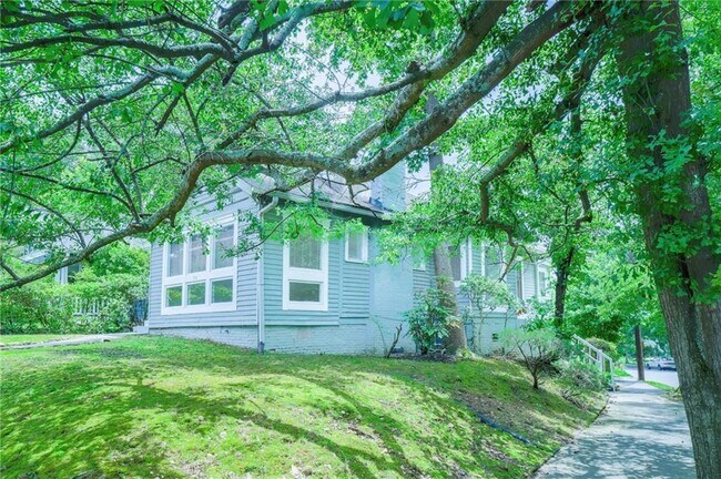 Foto del edificio - 716 Catherine St SW