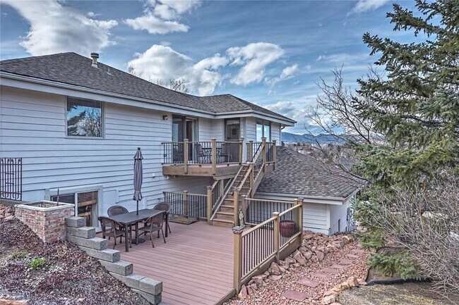 Building Photo - 4096 Greens Plz