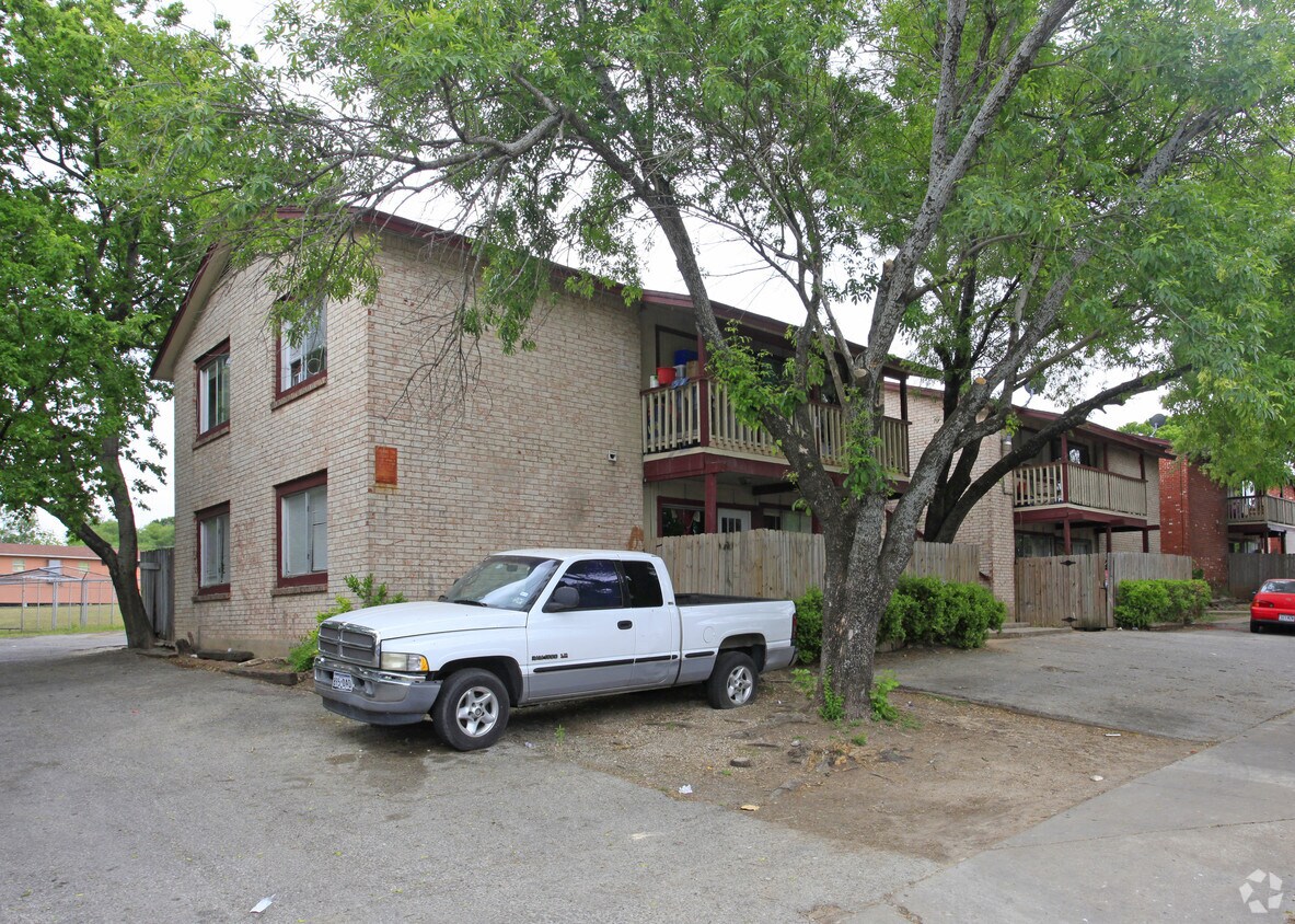 Foto principal - 8909 Parkfield Dr