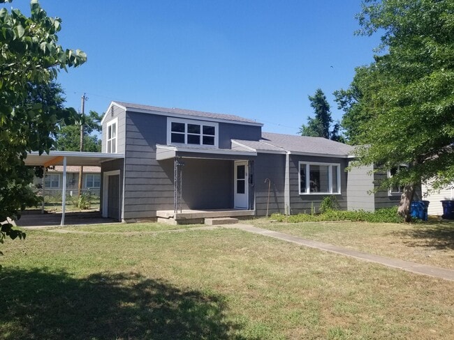 Photo - 2030 W Arrowhead Dr House