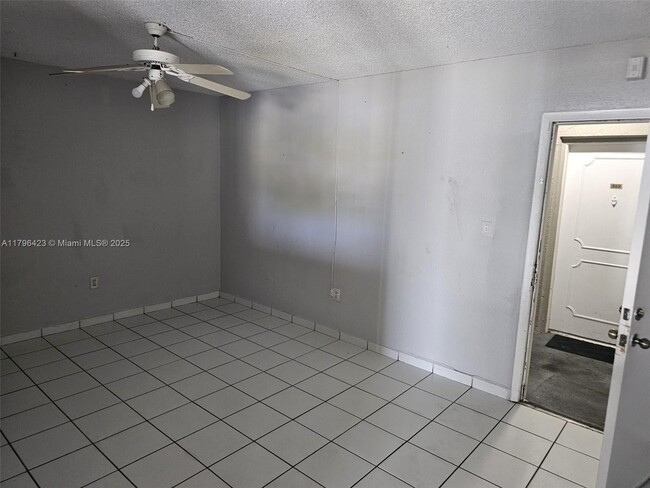 Building Photo - 5100 SW 41st St