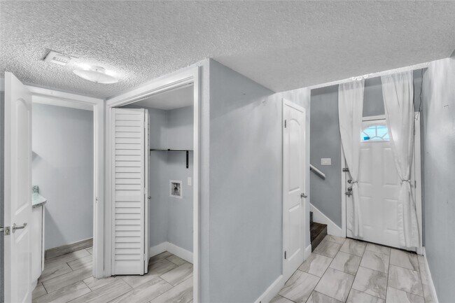 Building Photo - 7044 S Dairy Ashford Rd