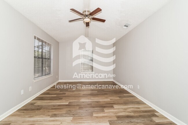 Foto del edificio - 1504 W 55th St