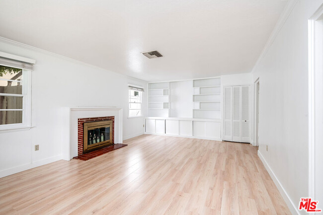 Building Photo - 4946 Sunnyslope Ave