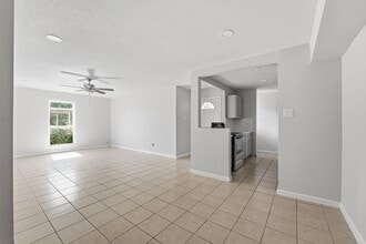 Building Photo - 5667 Birchmont Dr