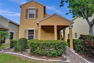 Building Photo - 2057 SE Avon Park Dr