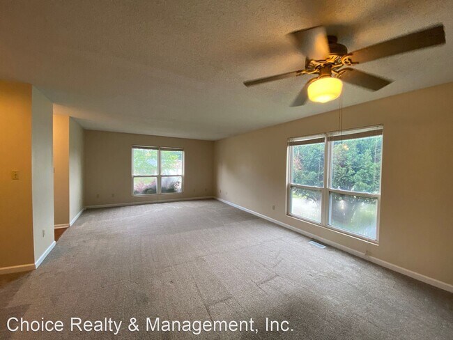 Building Photo - 2 br, 2 bath House - 215 E. Burks Dr.