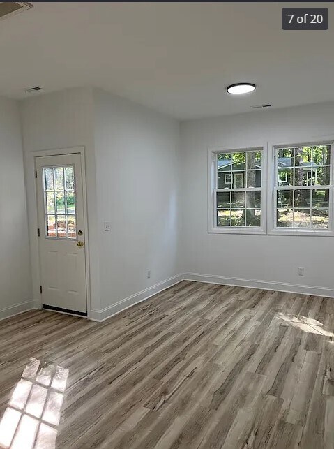 Foto del edificio - 115 Wild Primrose Ln