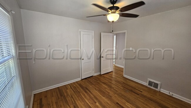 Building Photo - 1105 33rd St SE