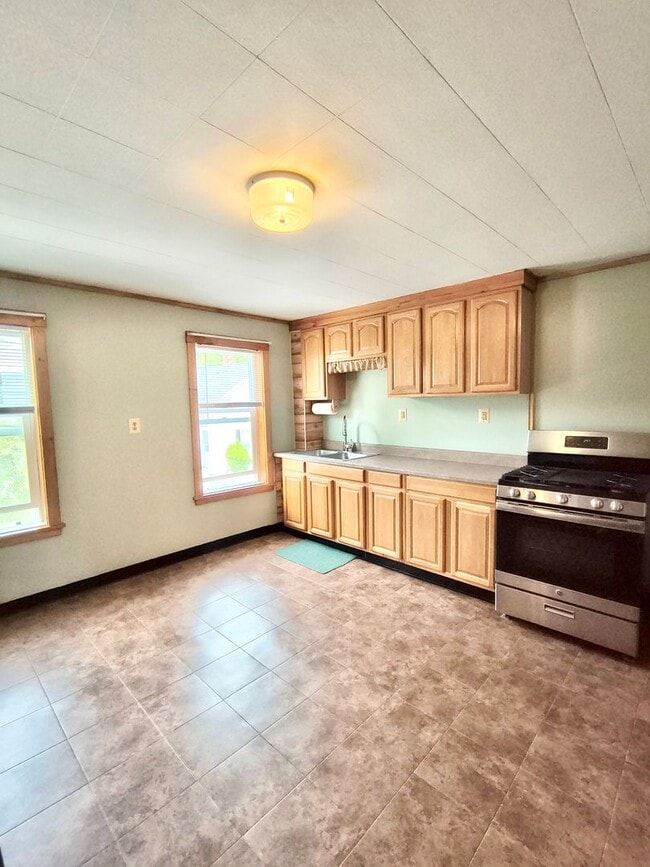 Building Photo - 48 Bentley St