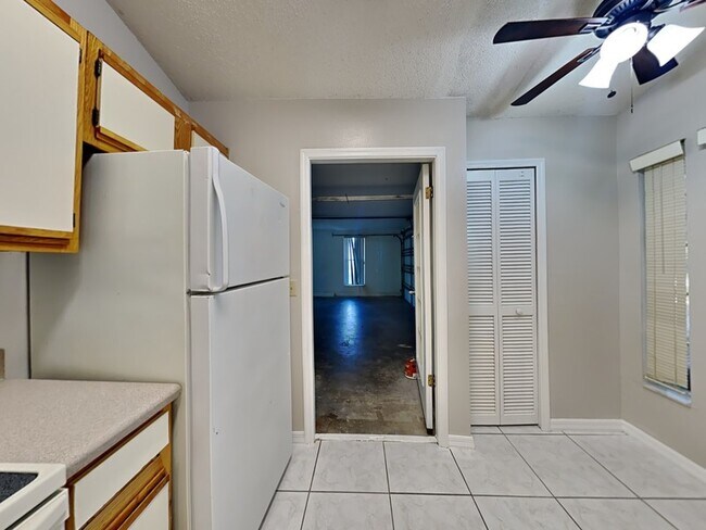 Building Photo - 661 Piedmont Dr
