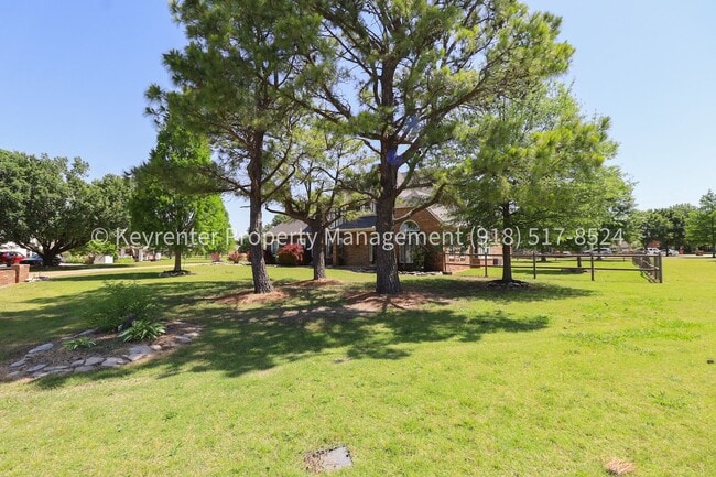 Building Photo - Incredible 4 Bedroom 4 Bath Home in Owasso!!!