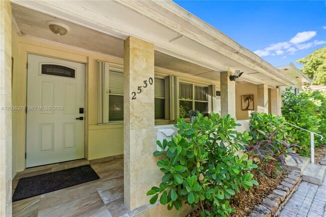 Building Photo - 2530 SW 27th St