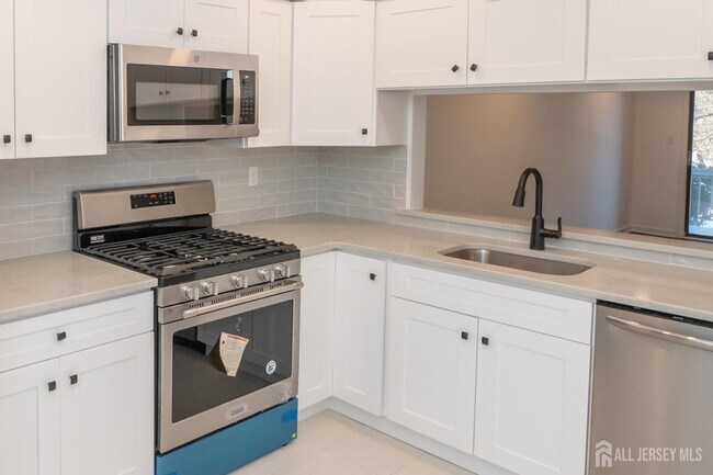 Foto del edificio - 801 Woodbridge Commons Way