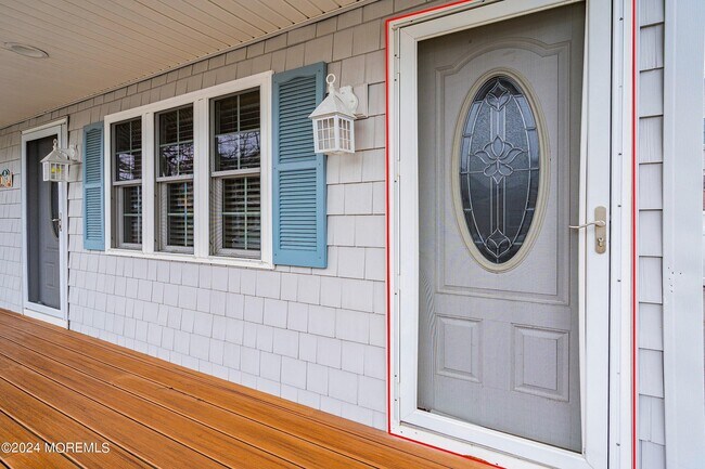 Building Photo - 105 Coolidge Ave