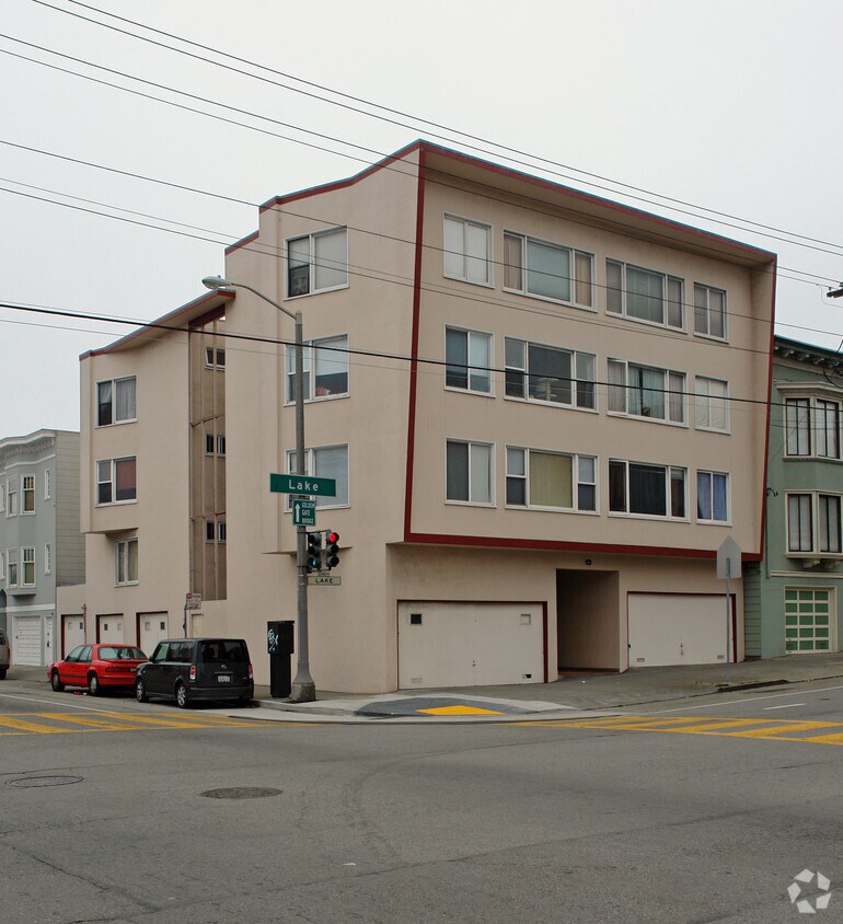 Building Photo - 2401 Lake St
