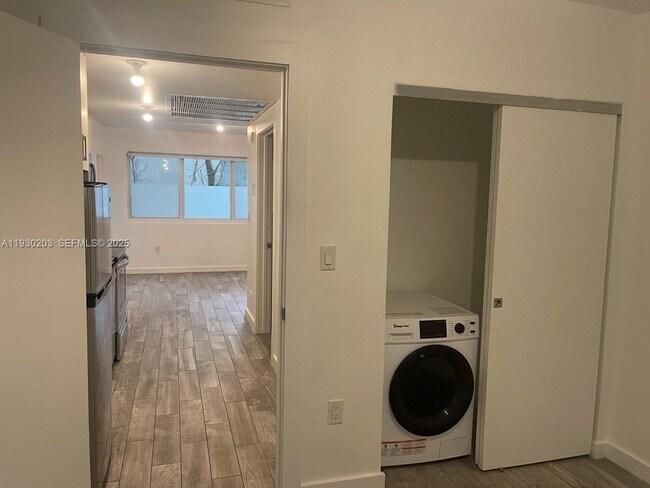 Foto del edificio - 1035 Euclid Ave