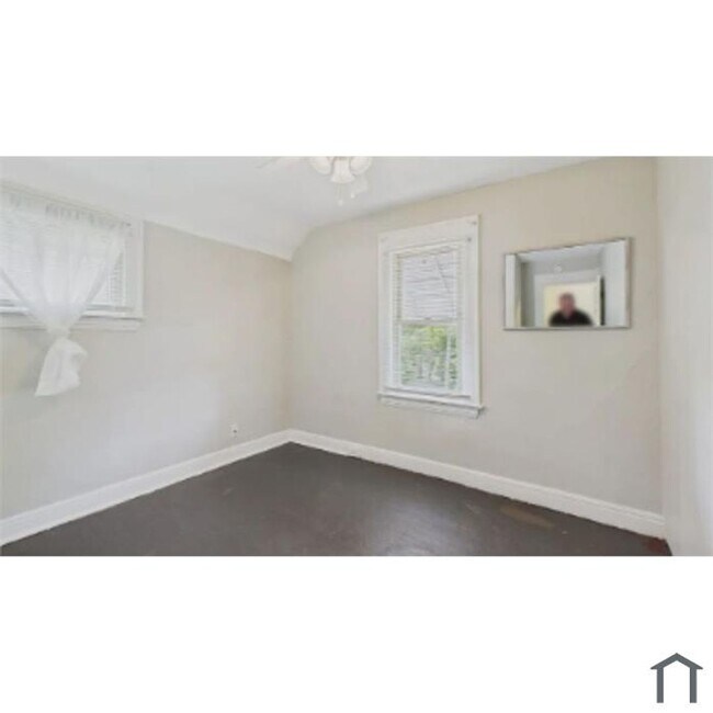 Foto del edificio - 14501 Jenne Ave