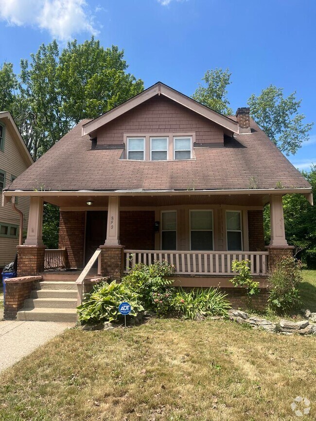 Building Photo - 890 E 143rd St