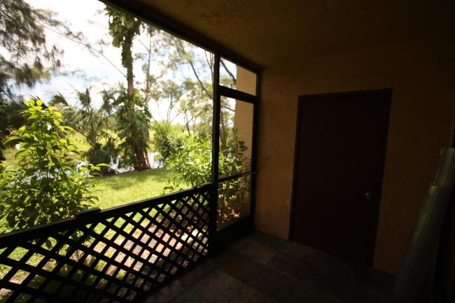 Foto del edificio - 1303 Lakeview Dr E
