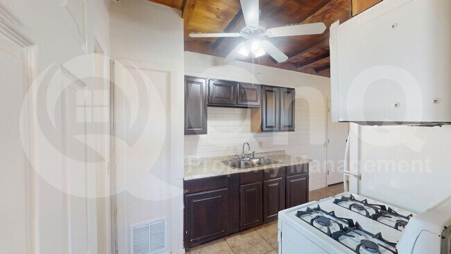 Building Photo - 3566 E Kleindale Rd