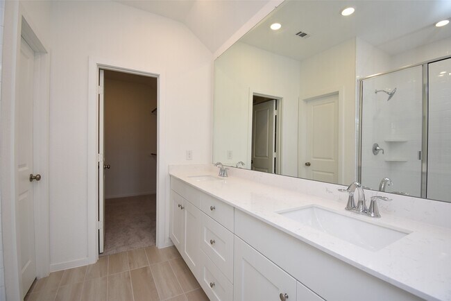 Building Photo - 6303 Golden Seaton Dr