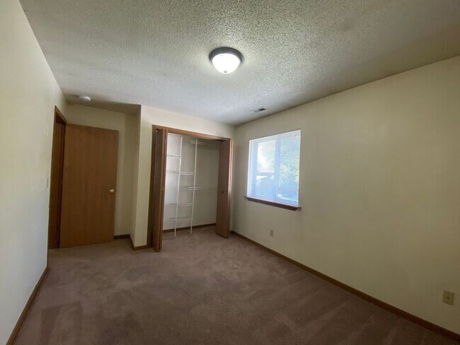 Foto del edificio - $995 | 2 Bedroom, 1 Bathroom Apartment | Pet Friendly* | Available for August 1st, 2026 Move In!