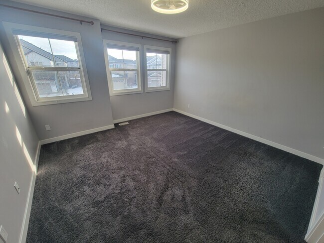 Photo du bâtiment - 5404-5414 14 Ave SW