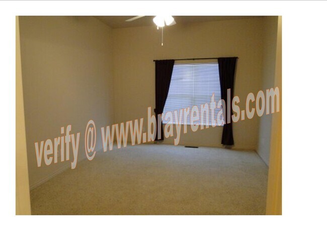 Foto del edificio - 772 Glen Ct