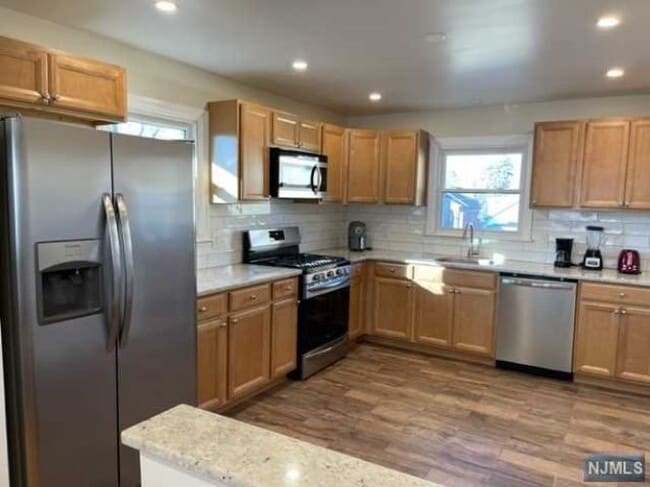 Building Photo - 577 Carpenter Pl