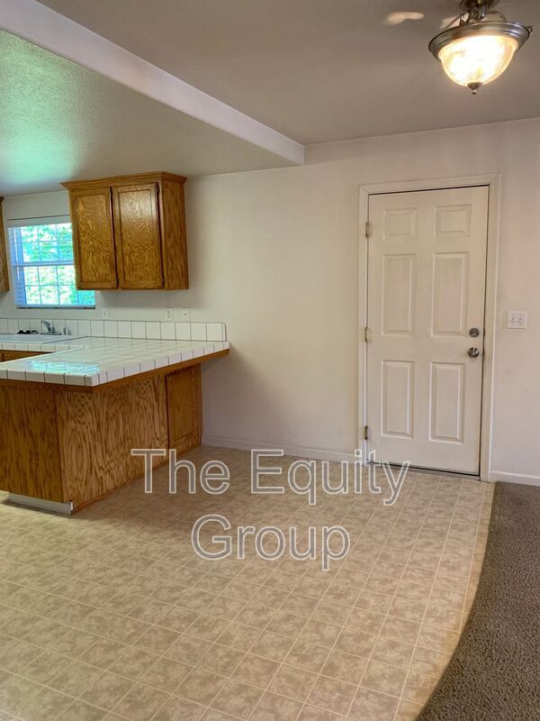 Foto del edificio - 2210 N Vickie Ct