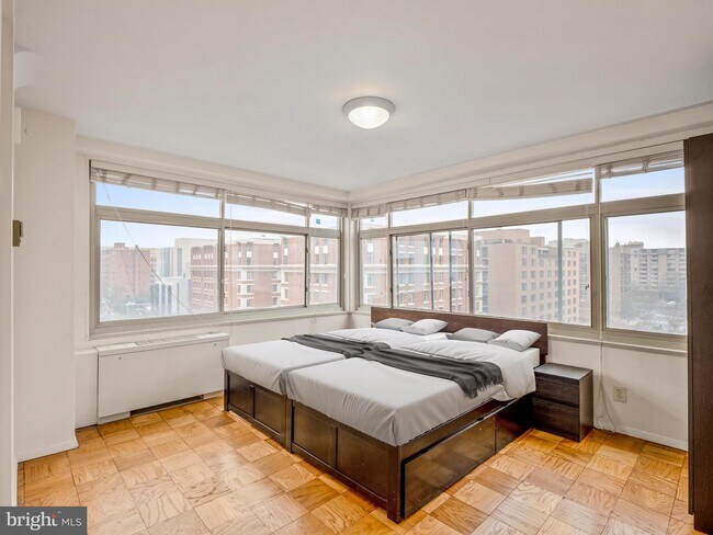Foto del edificio - 2401 H St NW