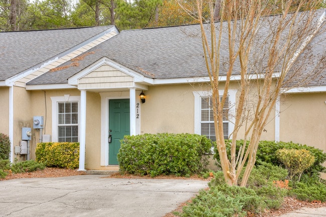 Building Photo - 212 Evans Lake Dr