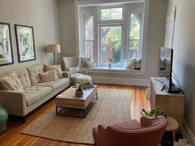 Foto del edificio - 1323 N Wicker Park Ave
