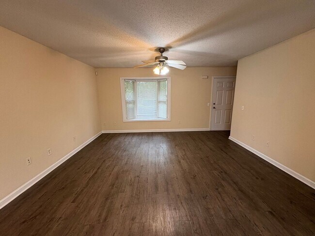 Building Photo - 137 Bridgewater Cir