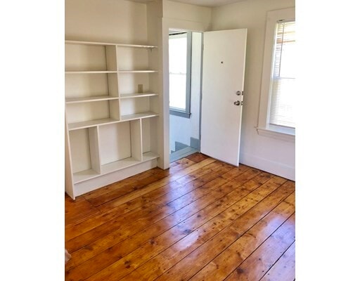 Foto del edificio - 26 E Main St