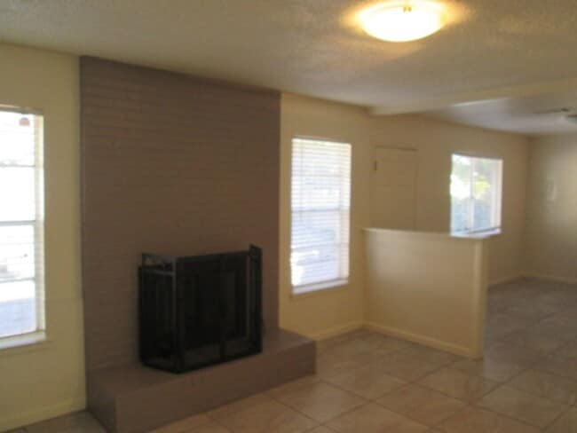 Building Photo - Foothills