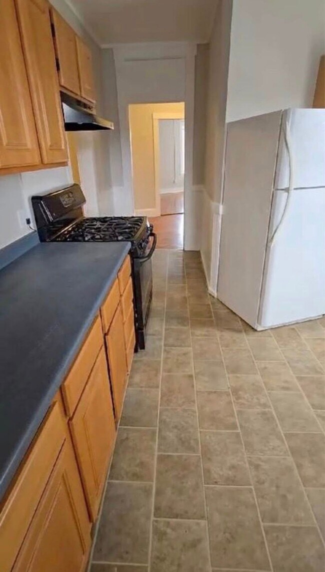 Building Photo - 598 Hyde Park Ave