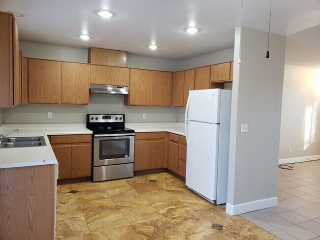 Foto del edificio - Three Bedroom Stead Home with Storage S...