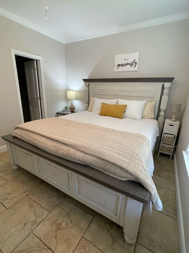 Foto del edificio - JANUARY 2025 FULLY FURNISHED 3 Bedroom 3 B...